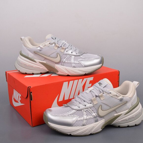 Nike V2K Run Women's Shoes Silver - Picture 1 of 9